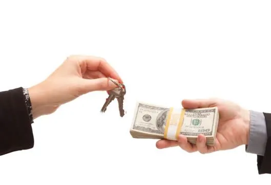 Trao chìa khóa xe, nhận tiền mặt ngay tại cửa hiệu